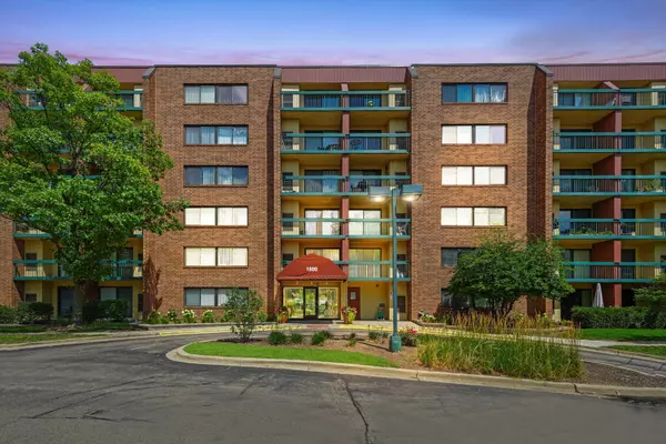 Hoffman Estates, IL 60169,1800 Huntington BLVD #208