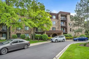 2050 Valencia DR #305C, Northbrook, IL 60062