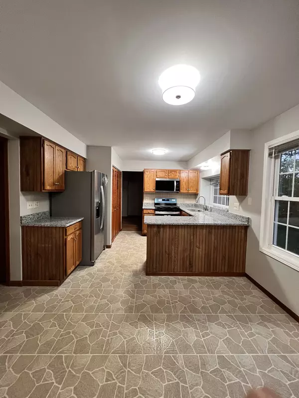 Carol Stream, IL 60188,1080 Birchbark TRL