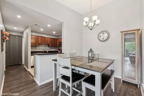 Naperville, IL 60563,1569 Raymond DR #201