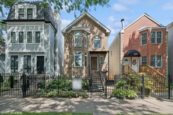 1730 W Barry AVE, Chicago, IL 60657