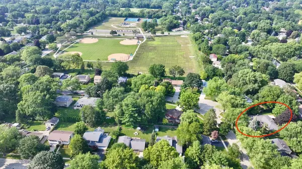 Libertyville, IL 60048,826 Crestfield AVE