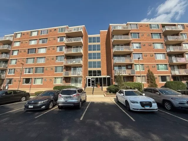 2211 S Highland AVE #5C, Lombard, IL 60148