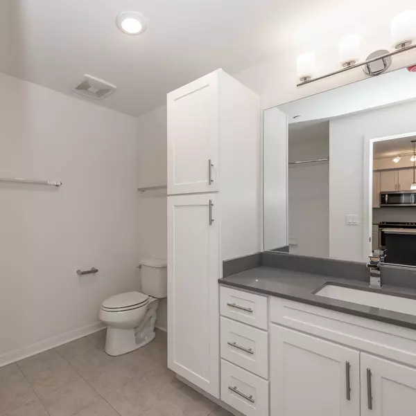 Deer Park, IL 60010,21599 W Field CT #10-203