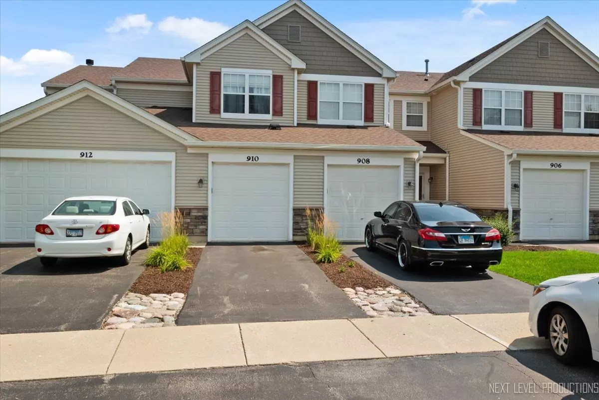 Naperville, IL 60563,910 Genesee DR