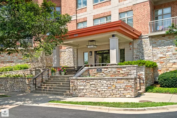 Wheeling, IL 60090,100 prairie park DR #311