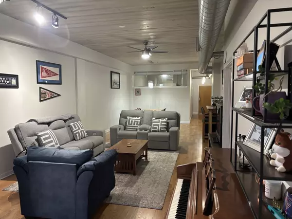 Chicago, IL 60657,3260 N Clark ST #306