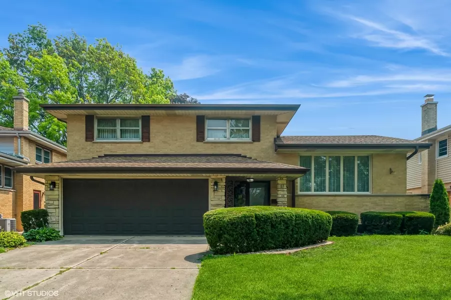 8253 N Western AVE, Niles, IL 60714