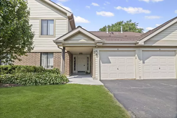 842 E Carriage LN #7, Palatine, IL 60074