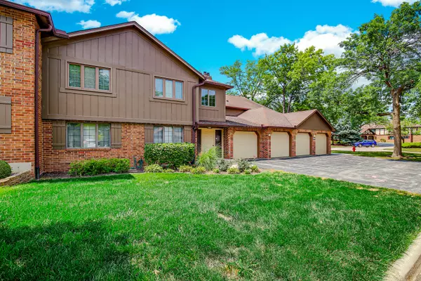 13310 S Country Club CT #2B, Palos Heights, IL 60463