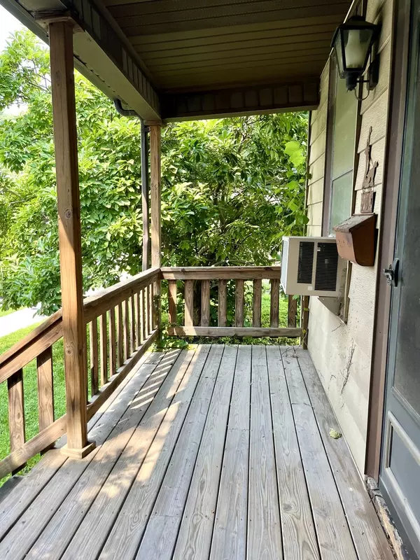 Lyons, IL 60534,8034 W 42nd ST