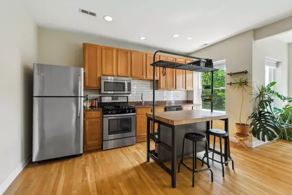 Chicago, IL 60625,3708 W Ainslie ST #2