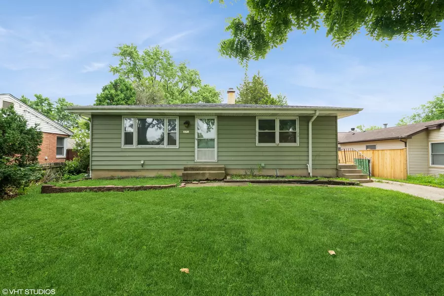 371 N Fairfield AVE, Lombard, IL 60148