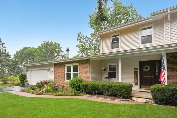 Lake Bluff, IL 60044,915 Talbot AVE