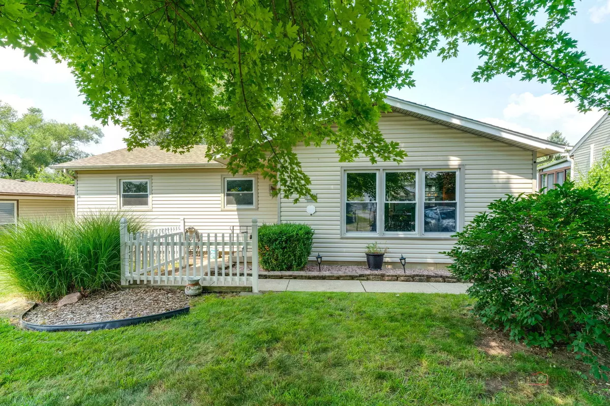 Antioch, IL 60002,306 Bridgewood DR