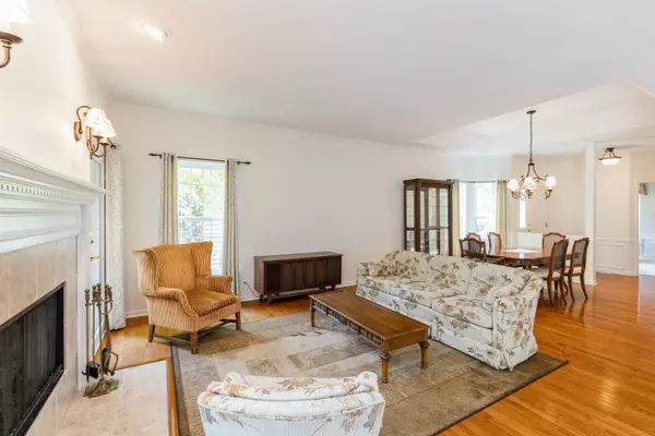 Woodstock, IL 60098,3000 Harrow Gate DR