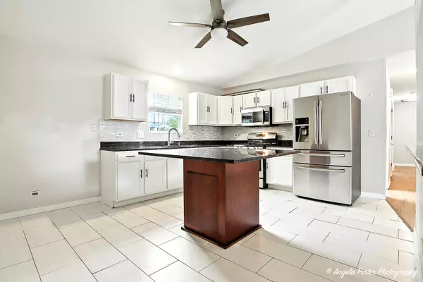 Round Lake Beach, IL 60073,1609 Kenmore AVE