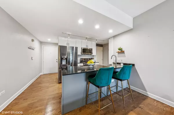 Chicago, IL 60642,680 N Green ST #402
