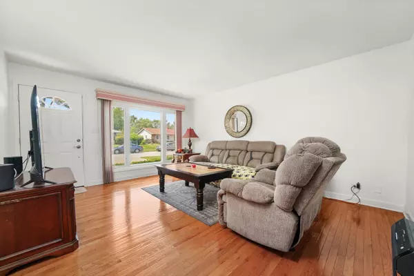 Elk Grove Village, IL 60007,1013 Cedar LN