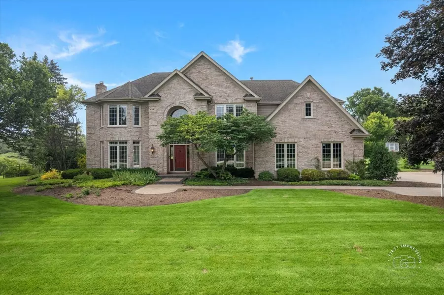 6N583 Promontory CT, St. Charles, IL 60175