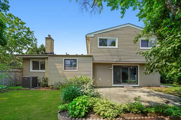 Libertyville, IL 60048,311 Greentree Pkwy