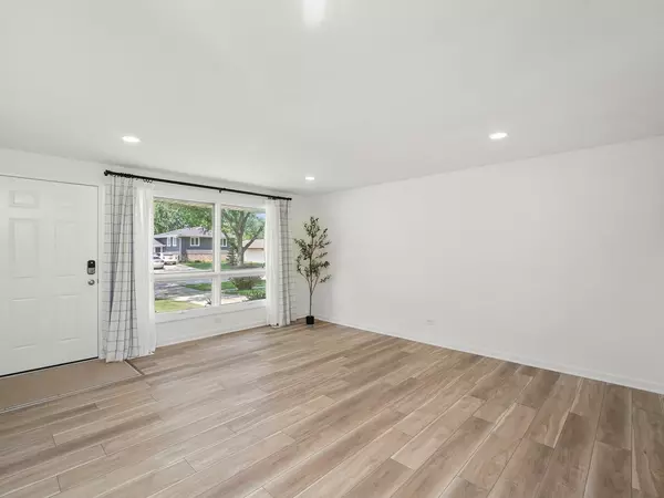 Schaumburg, IL 60193,1403 Hampton LN
