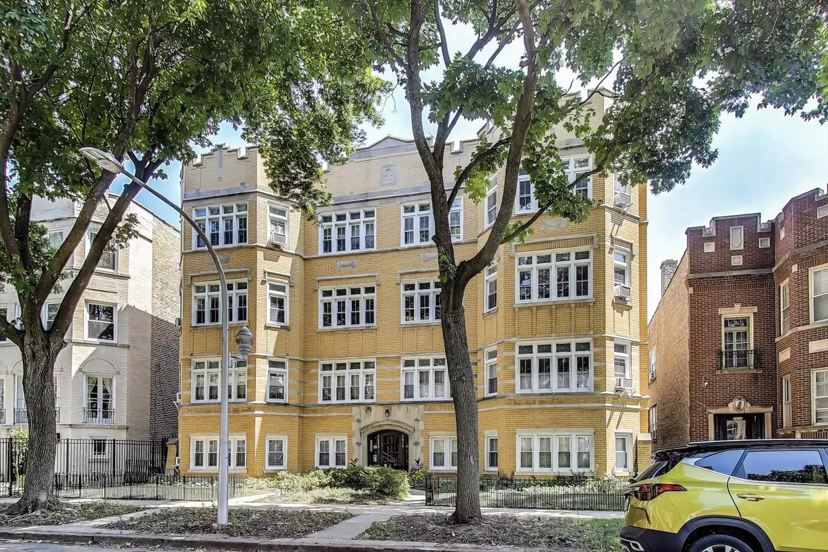 Chicago, IL 60645,7519 N CLAREMONT AVE #2S