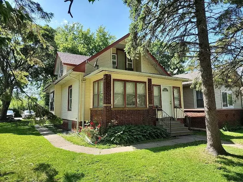 28 S Fulton AVE #2, Waukegan, IL 60085