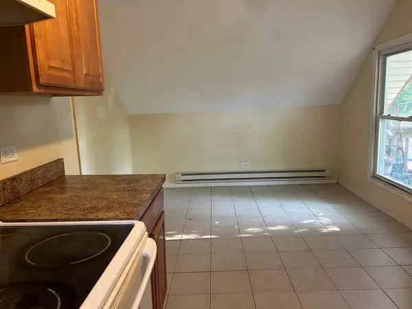 Waukegan, IL 60085,28 S Fulton AVE #2