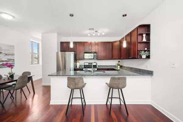 Chicago, IL 60618,3901 N TROY ST #2
