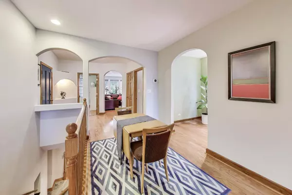 Chicago, IL 60625,3222 W Eastwood AVE #1W