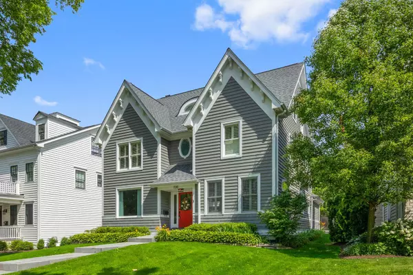 Hinsdale, IL 60521,735 W 8th ST