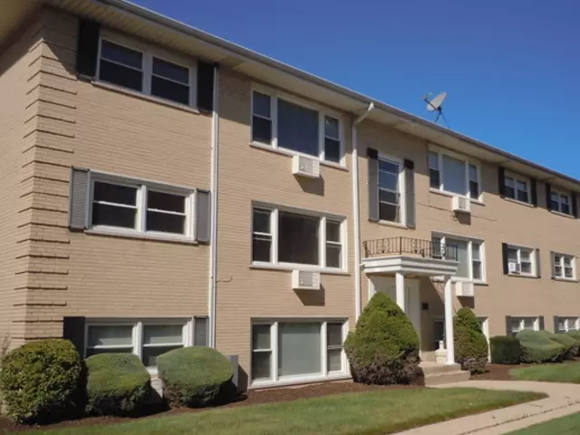 5037 N East River RD #1B, Norridge, IL 60706