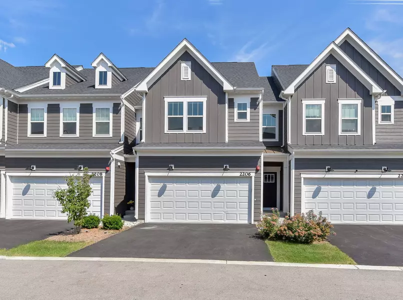 2206 Weatherbee LN, Naperville, IL 60563