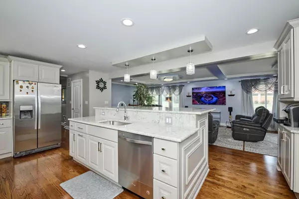 Des Plaines, IL 60016,8841 Kathy LN