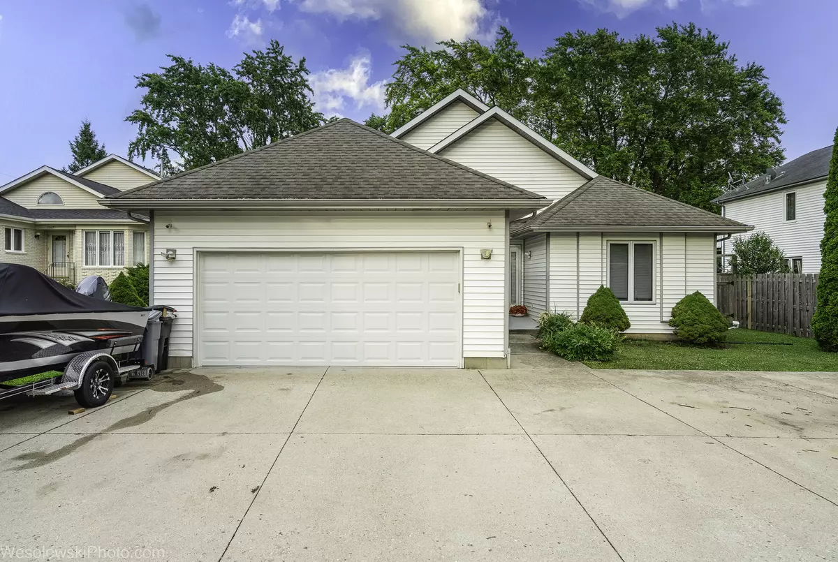 Prairie View, IL 60069,20739 N WEILAND RD