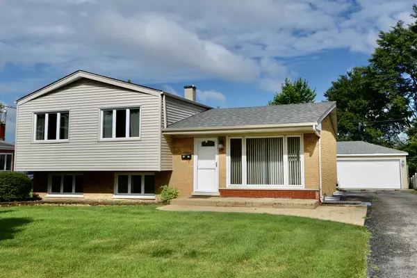 1016 S Charlotte ST, Lombard, IL 60148