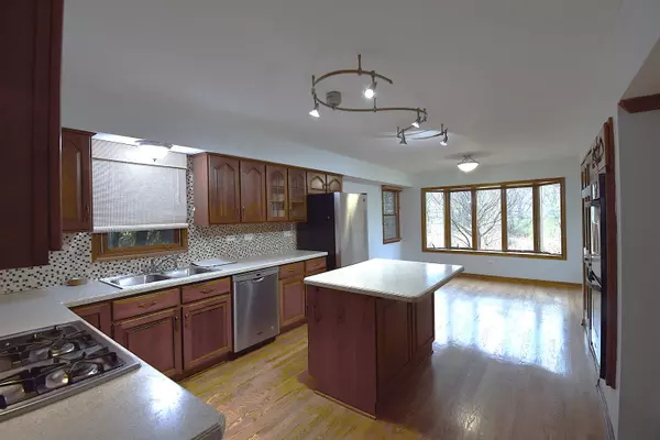 Elk Grove Village, IL 60007,422 New York LN