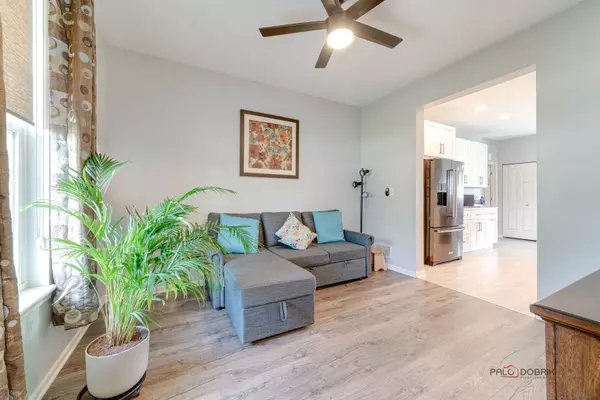 Mchenry, IL 60051,28037 W Canyon CT