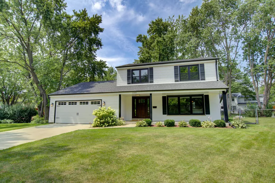 1344 Fir CT, Naperville, IL 60540