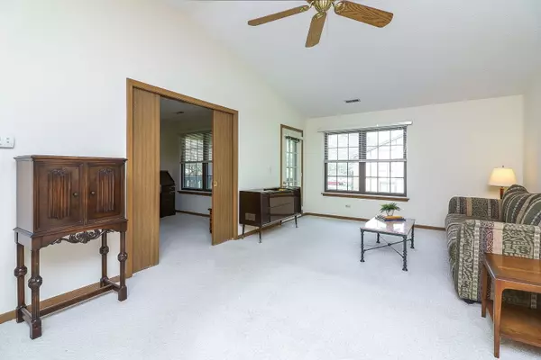 Bloomingdale, IL 60108,315 Deer Glen WAY #2D