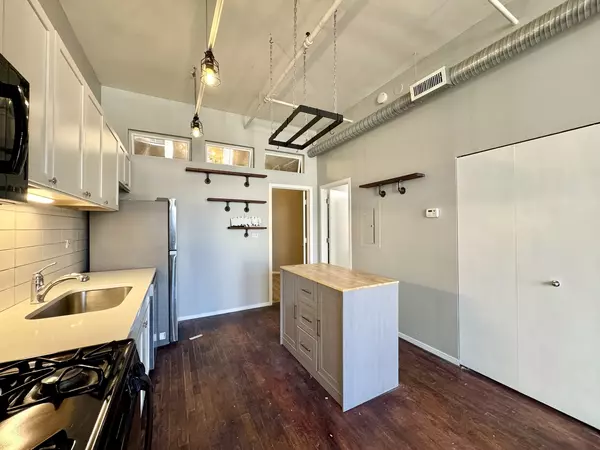 Chicago, IL 60607,417 S Jefferson ST #401B