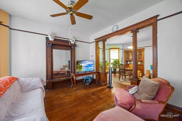 Chicago, IL 60618,2439 W Pensacola AVE