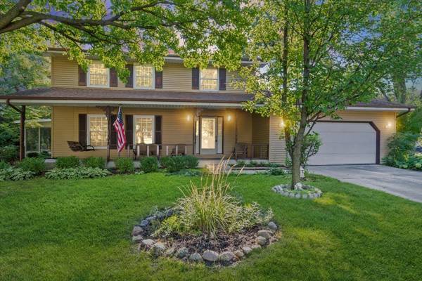 2200 Mecan DR, Naperville, IL 60564
