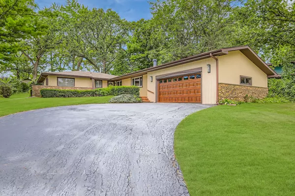 901 Banbury RD, Mundelein, IL 60060