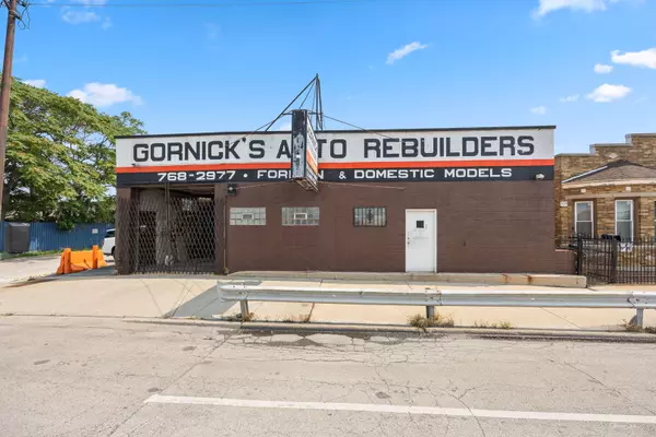 9363 S Ewing AVE, Chicago, IL 60617