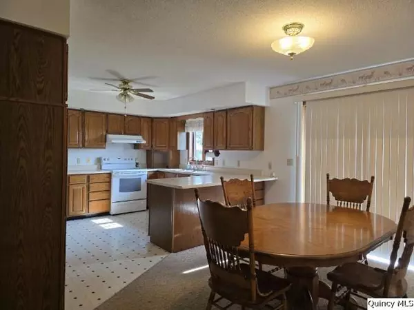 Carthage, IL 62321,400 N 4th ST