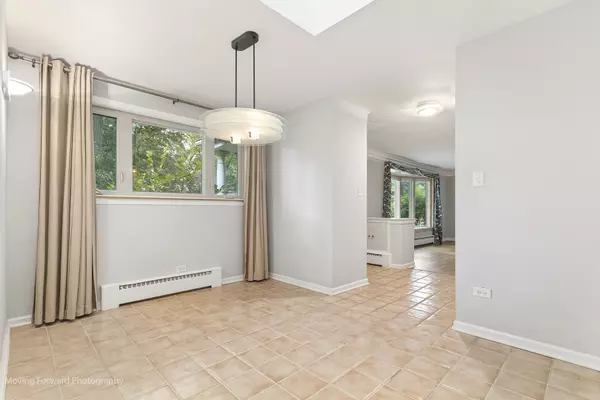 Wilmette, IL 60091,3528 Forest AVE
