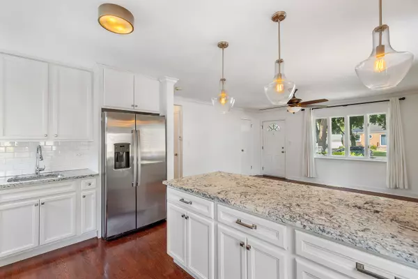 Mount Prospect, IL 60056,17 N Pine ST