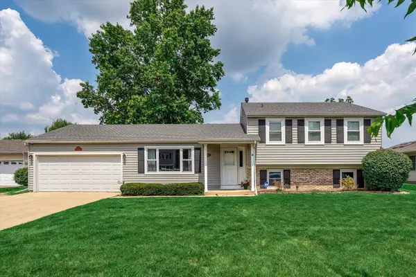 1314 Colwyn DR, Schaumburg, IL 60194